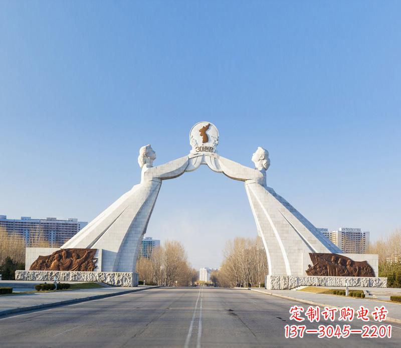 合肥城市街道拱门石雕