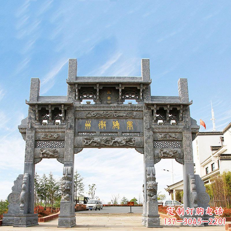 合肥城市园林中精美的牌坊雕塑