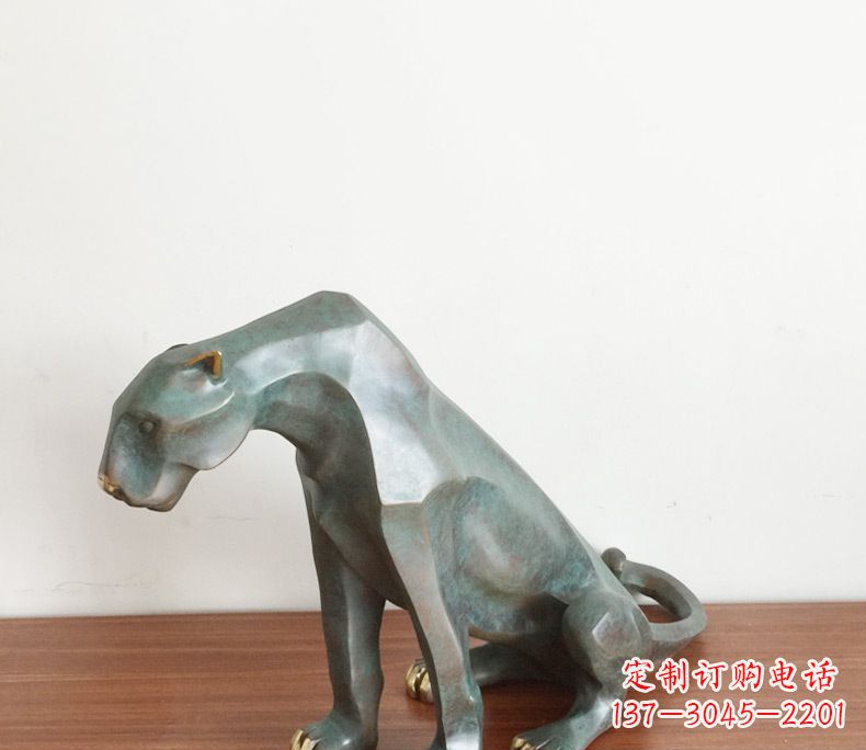合肥绚丽多彩的豹子动物铜雕