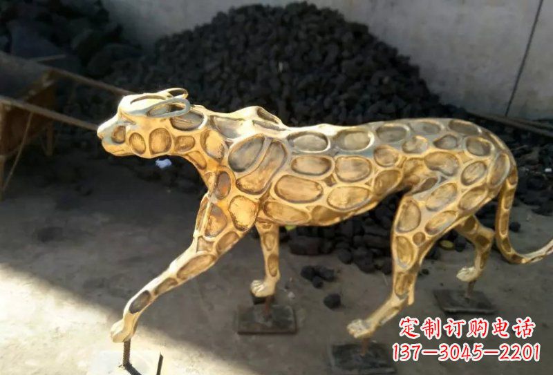 合肥青铜豹雕塑象征着非凡力量与威严