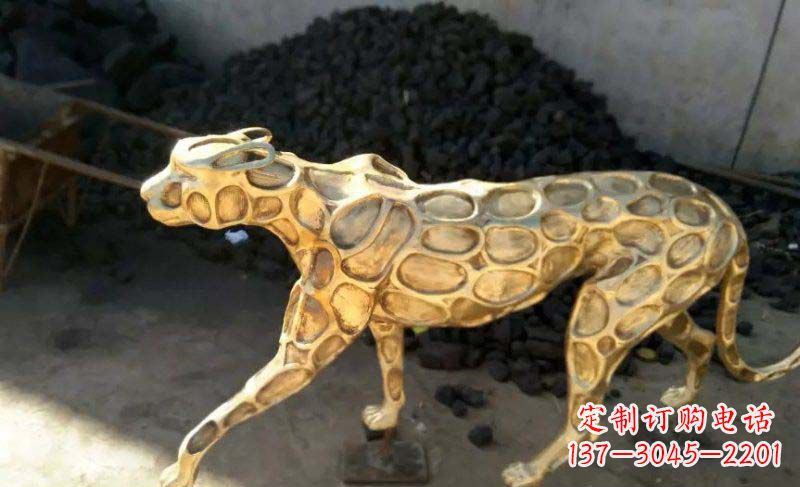 合肥雄健的豹雕塑