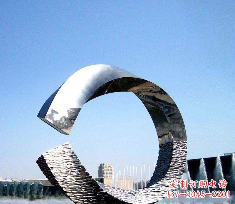 合肥抽象镜面不锈钢圆环雕塑