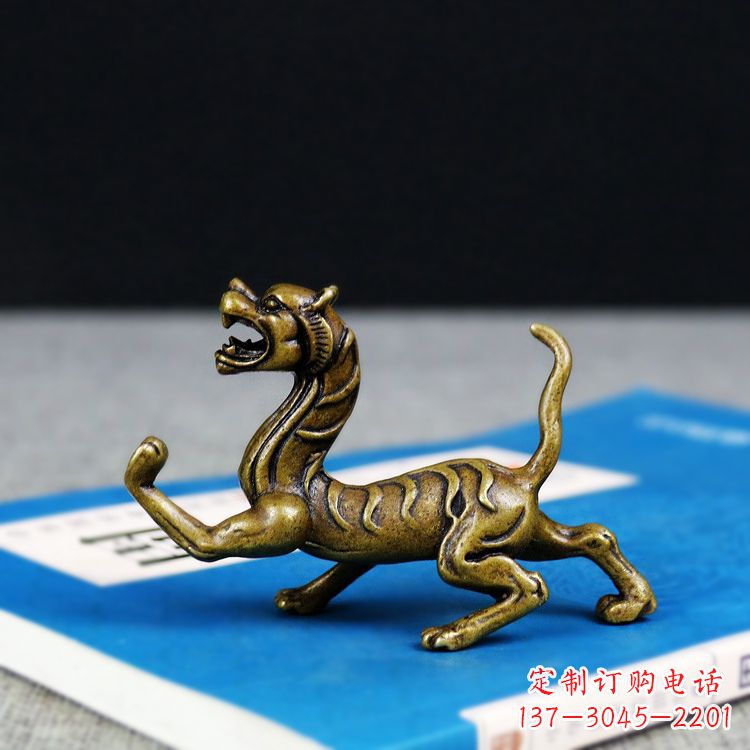 合肥金色纯铜铸造的白虎雕塑