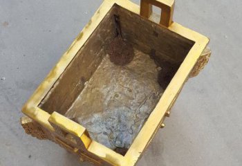 合肥以纯铜铸造的金色香炉鼎