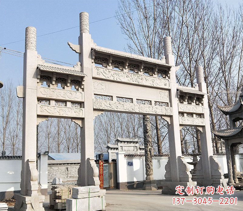 合肥村口的珍贵文化——牌坊雕塑