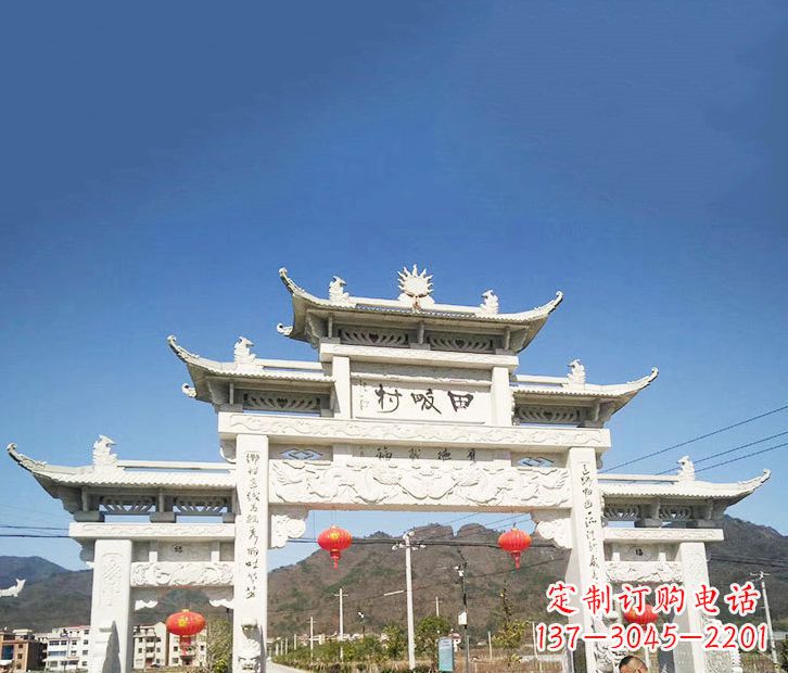 合肥村庄的牌坊雕塑