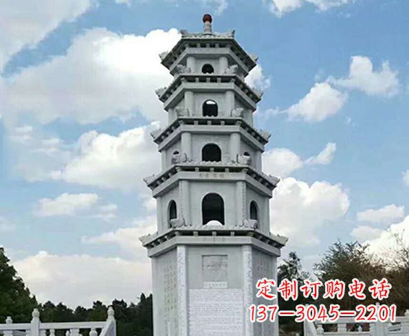合肥神秘的宝塔雕塑