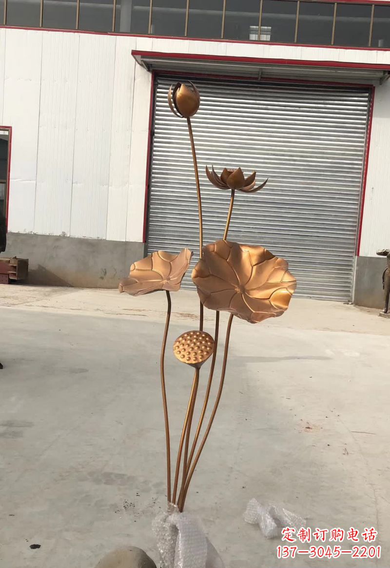 合肥古典锻铜荷花雕塑