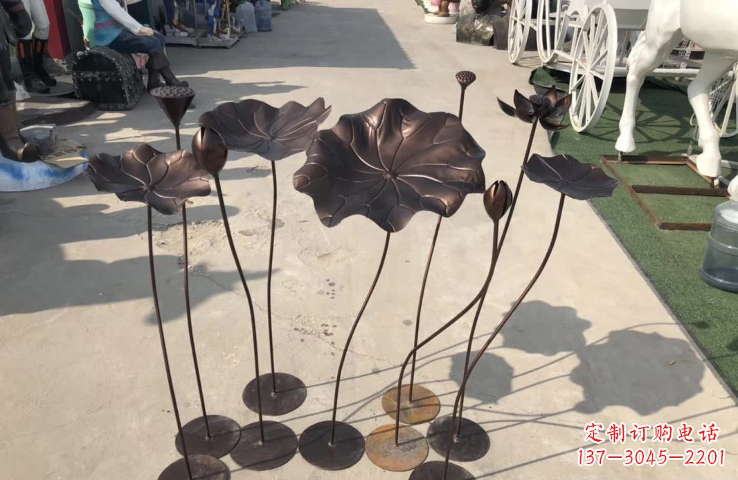 合肥锻铜园林异彩纷呈的荷花雕塑