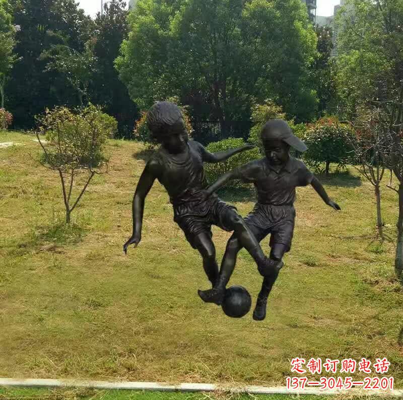 合肥儿童踢足球铜雕塑