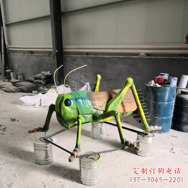 合肥仿真蚂蚱玻璃钢蝗虫雕塑