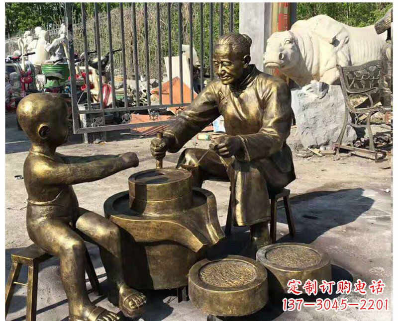 合肥传承传统,细节丰富的把老人磨豆浆雕塑