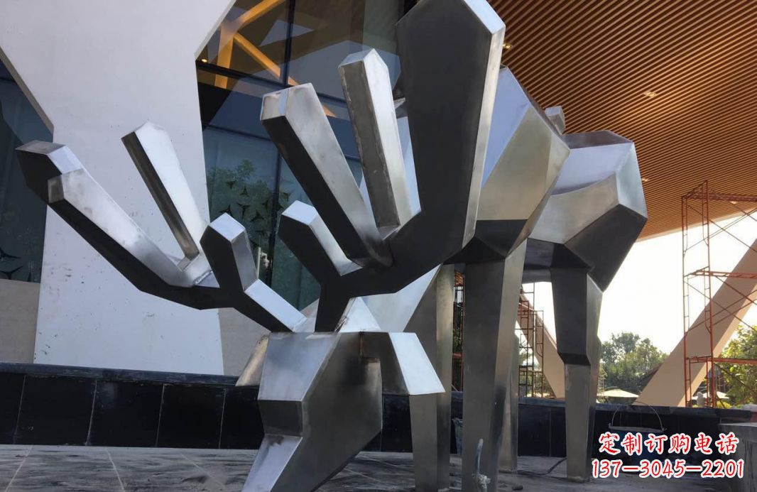合肥高端不锈钢抽象驯鹿雕塑