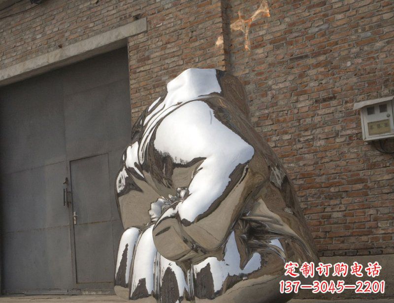 合肥冰冷威力,让精神抖动的不锈钢拳头雕塑