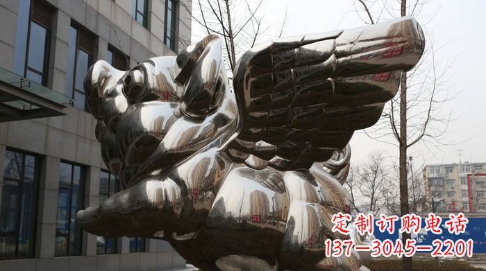合肥精美不锈钢大翅膀猪景观雕塑