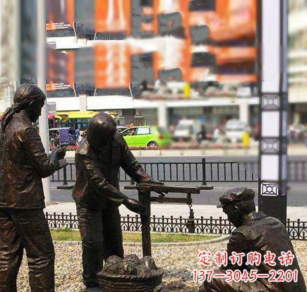 合肥公园称白菜的人物小品铜雕