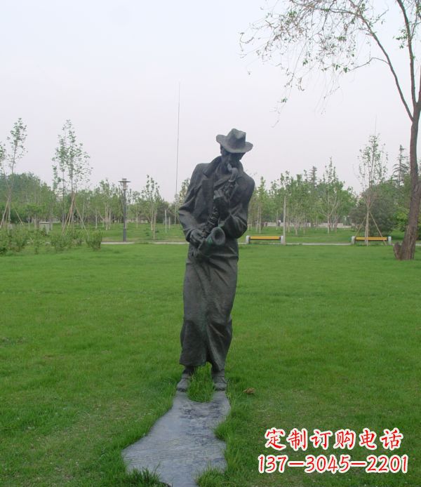 合肥公园吹萨克斯人物铜雕