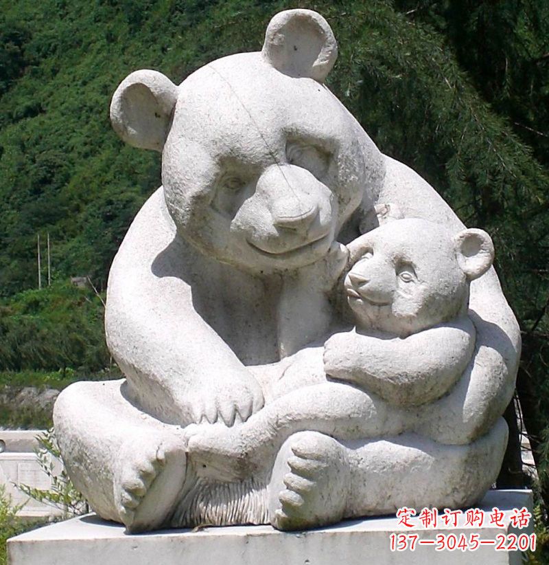 合肥公园动物母子熊猫石雕