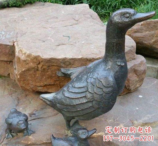 合肥公园动物鸭子铜雕