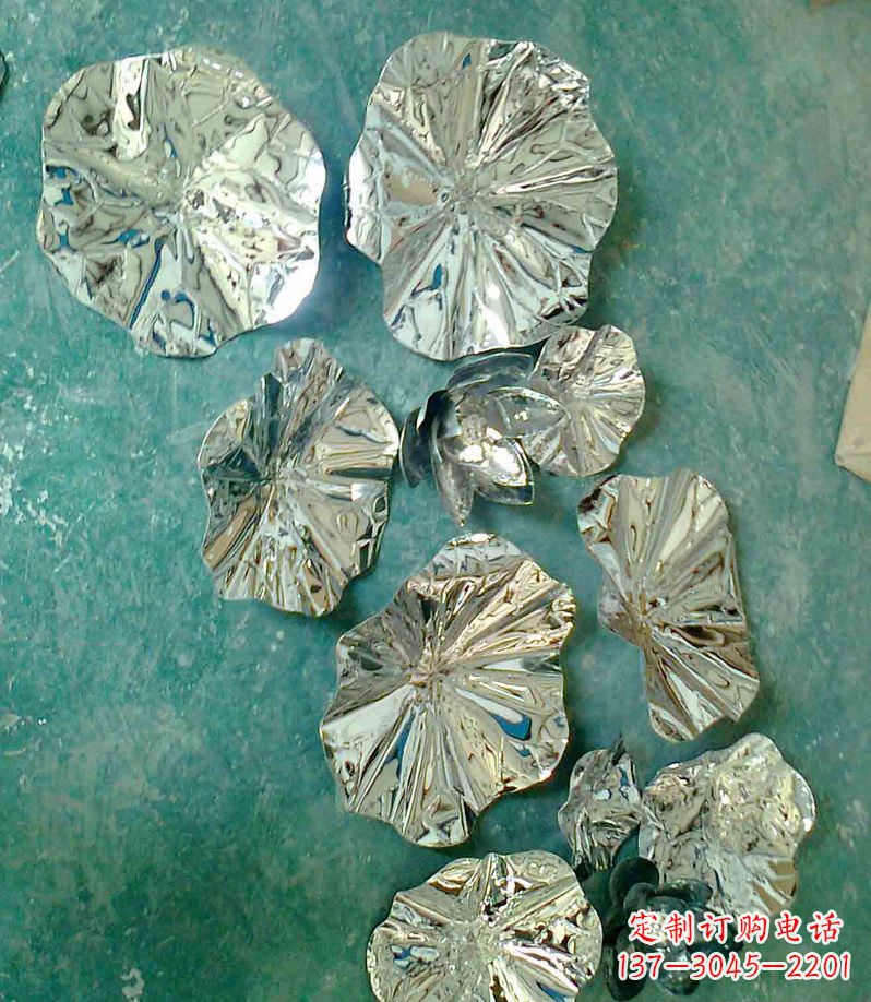 合肥精致锻铜荷叶造型雕塑