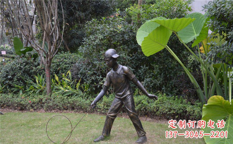 合肥铜雕“小男孩滚铁环”