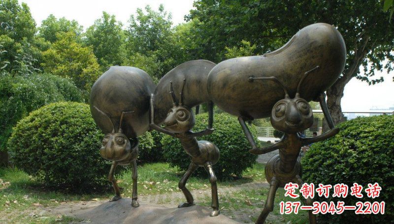 合肥公园卡通蚂蚁铜雕