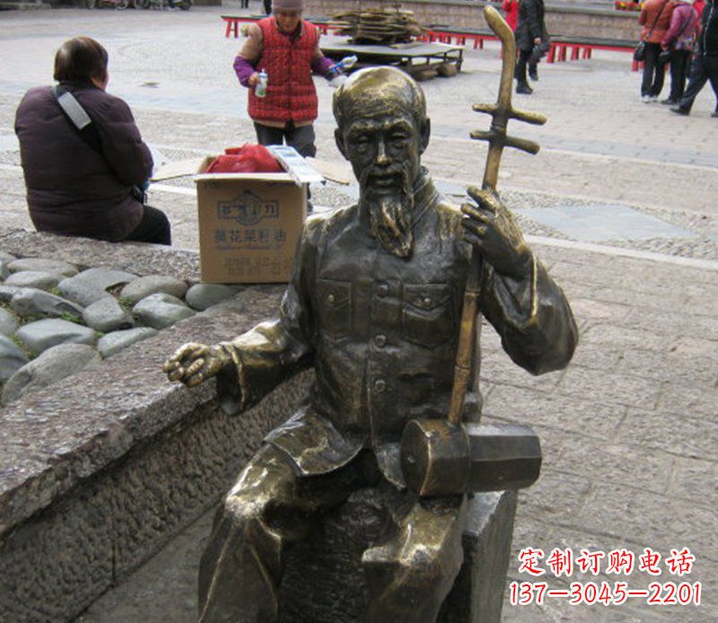 合肥精美绝伦的「老人拉二胡铜雕」