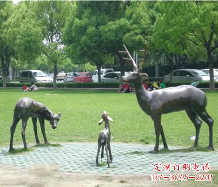 合肥梦幻般的雕塑——梅花鹿一家三口铜雕