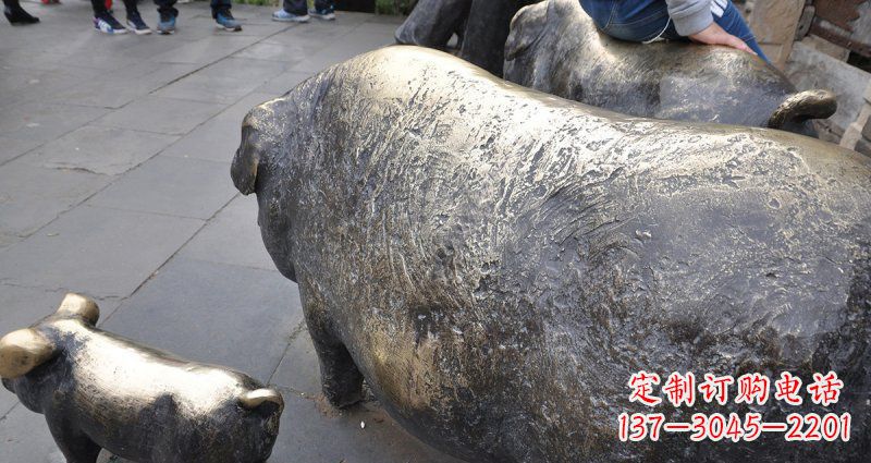 合肥公园精美母子猪铜雕