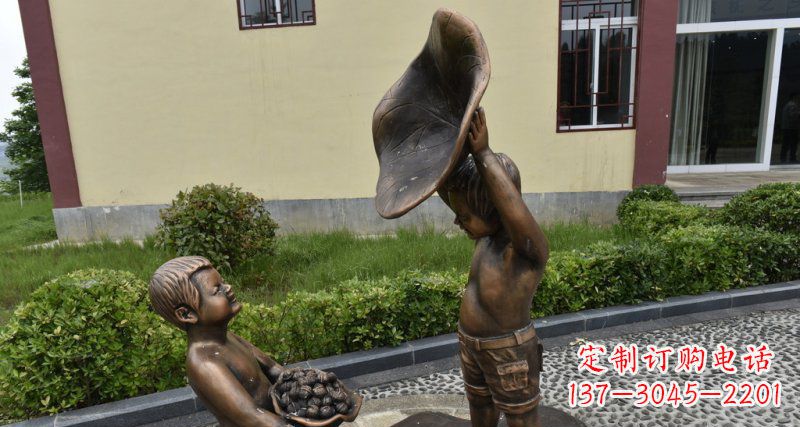 合肥精美铜雕帽子装核桃的小男孩