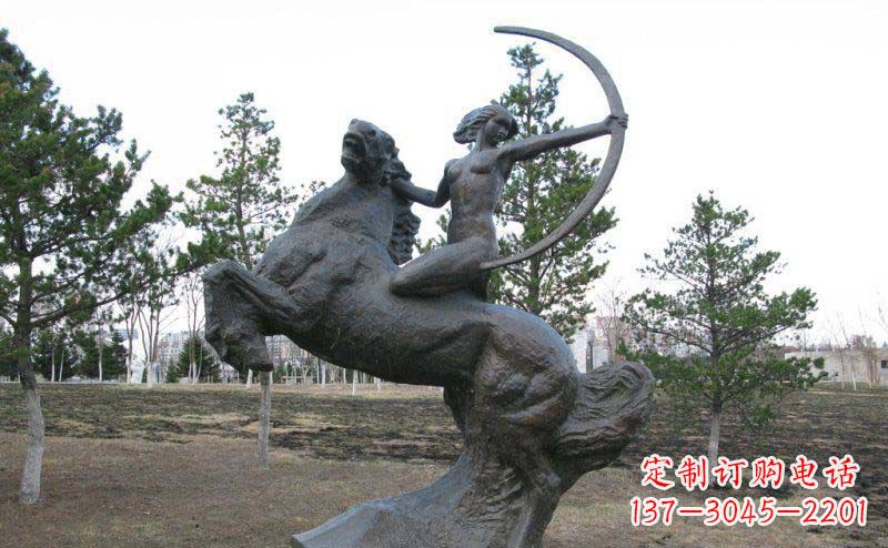 合肥公园骑马女人射箭铜雕