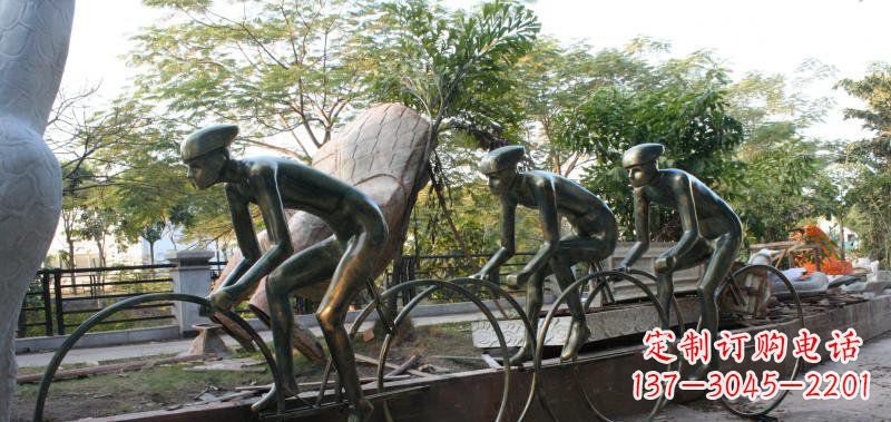 合肥公园骑自行车的人物景观铜雕