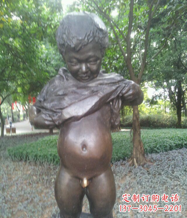 合肥萌动活泼的男孩铜雕塑