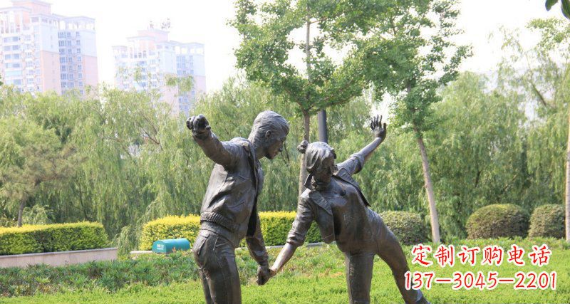 合肥爱情铸就的浪漫情侣雕塑