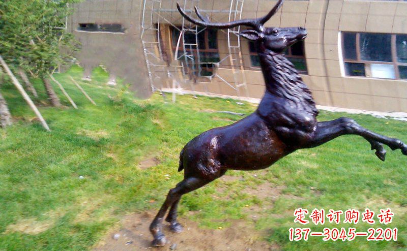 合肥跳跃的鹿动物铜雕