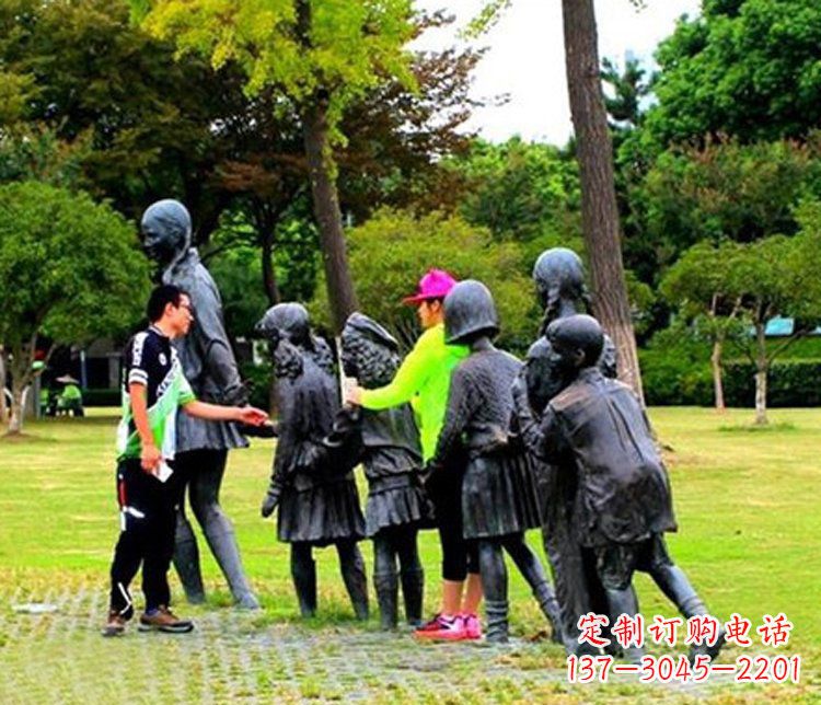 合肥铜质老鹰抓小鸡雕塑
