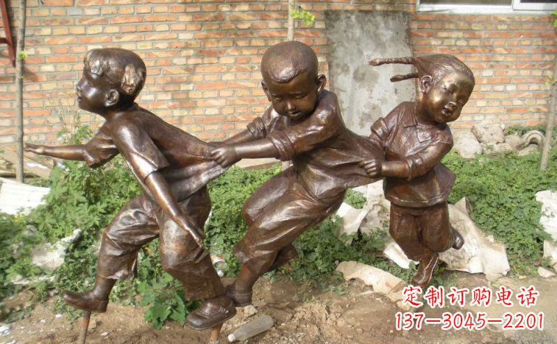 合肥铜雕老鹰—勇捕小鸡的动态展示