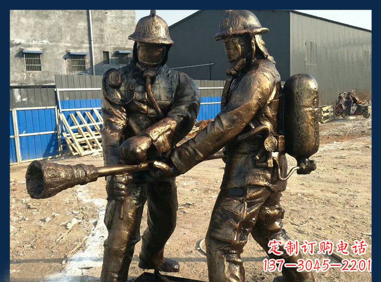 合肥以消防员为原型的铜雕塑