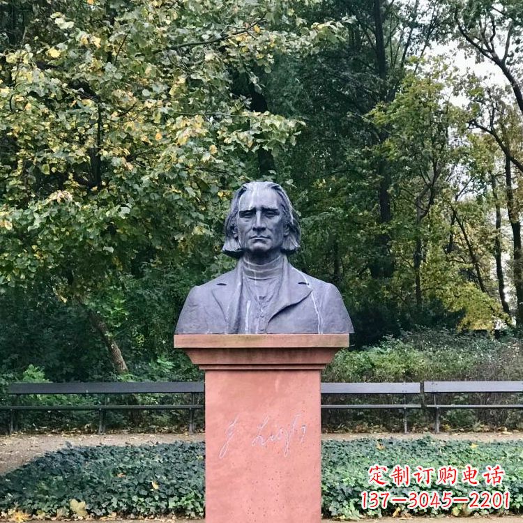合肥钢琴音乐家肖邦的经典雕塑