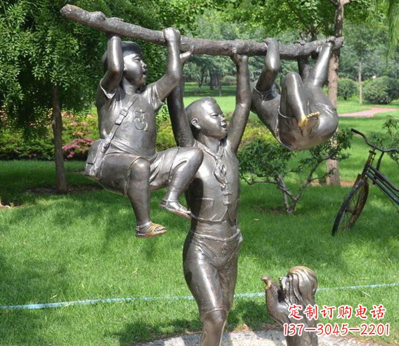 合肥捉着树枝玩耍的小孩铜雕