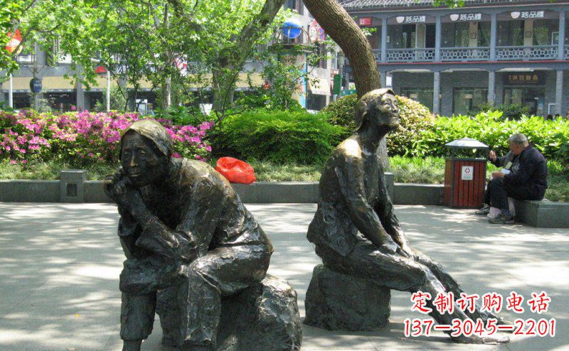 合肥充满深情的老人铜雕