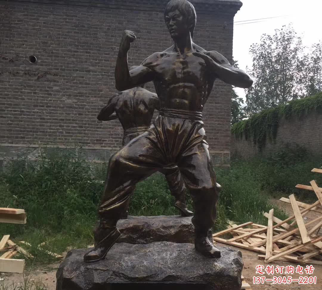 合肥令人叹为观止的李小龙铜雕