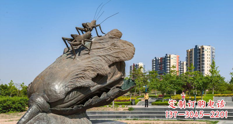 合肥广场白菜和蚂蚱景观铜雕