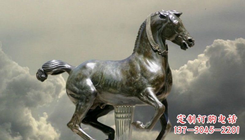 合肥铜雕艺术品:纯手工雕刻的奔马铜雕