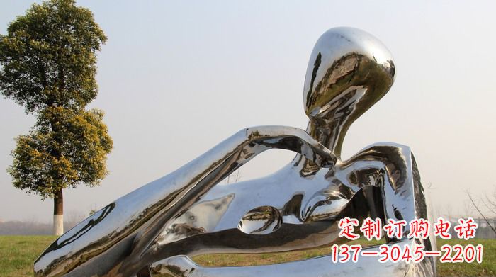 合肥广场不锈钢手托下巴的女人雕塑