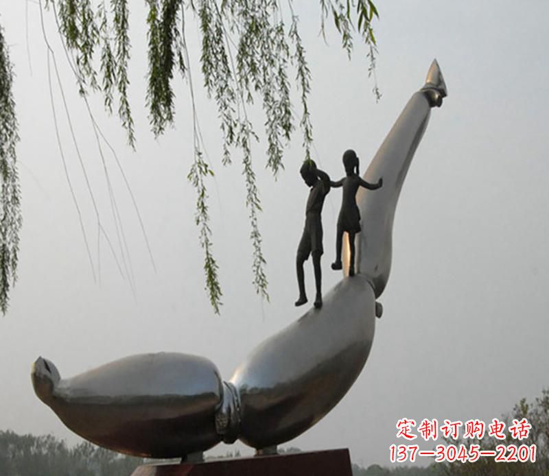 合肥海豚情侣雕塑,精美绝伦,让爱沉醉于大海中