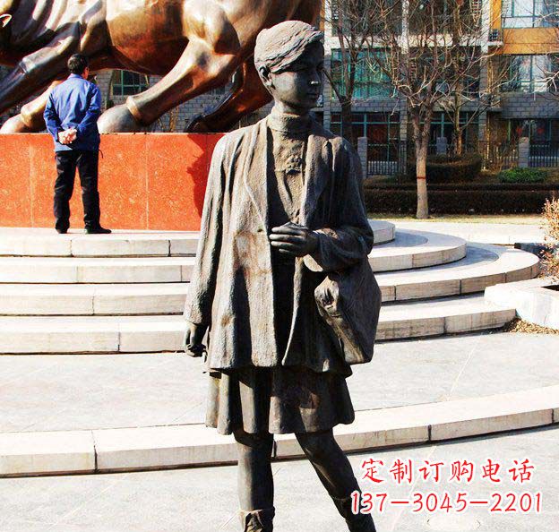 合肥真实可爱的女孩铜雕塑