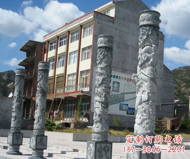 合肥以龙柱为原型的十二生肖石雕