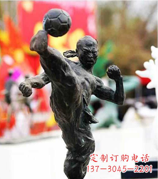 合肥广场踢足球的人物铜雕
