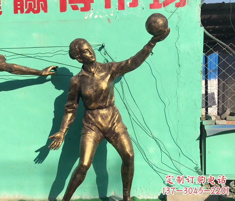 合肥中领雕塑：学生运动的赞美——精美铜雕学生人物排球雕塑